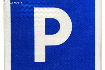 PARKING DE PIERRE FENDUE